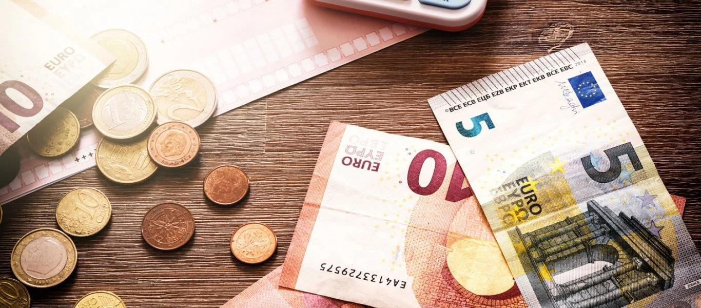 Επίδομα 543 ευρώ: Ποιοι θα δουν λεφτά στους λογαριασμούς τους σήμερα